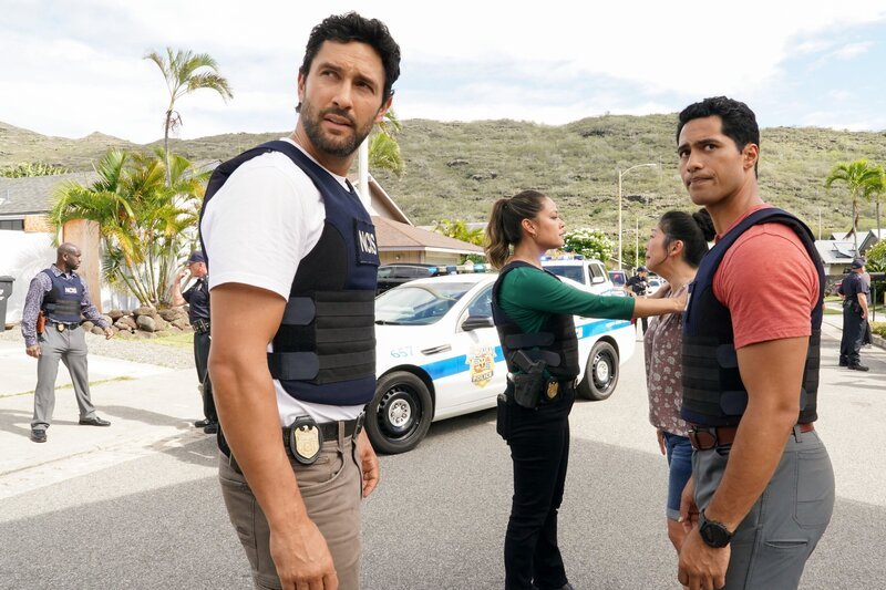 (v.l.n.r.) Jesse Boone (Noah Mills); Jane Tennant (Vanessa Lachey); Kai Holman (Alex Tarrant) – Bild: CH Media/​ CBS Broadcasting Inc. /​ Karen Neal