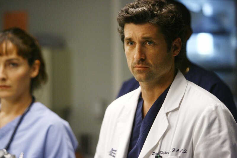 Die Nachricht, dass das „Seattle Grace“ nur auf Platz zwölf der landesweiten Rangliste aller Lehrkrankenhäuser gelandet ist, ist ein Schock für alle Mitarbeiter. Derek (Patrick Dempsey) hofft, dass es sich dies im nächsten Jahr wieder verbessert … – Bild: 2008 American Broadcasting Companies, Inc. All rights reserved. NO ARCHIVE. NO RESALE. /​ Scott Garfield Lizenzbild frei