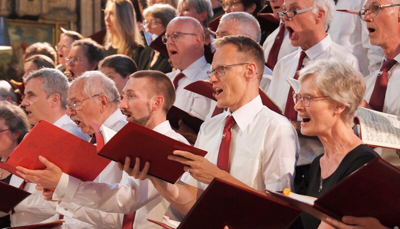 Der Laienchor der Kantorei St. Sebald bei einem Auftritt in der Nürnberger Kirche St. Sebald. Weiteres Bildmaterial finden Sie unter www.br-foto.de. – Bild: BR/​Bernd Stuhlmüller