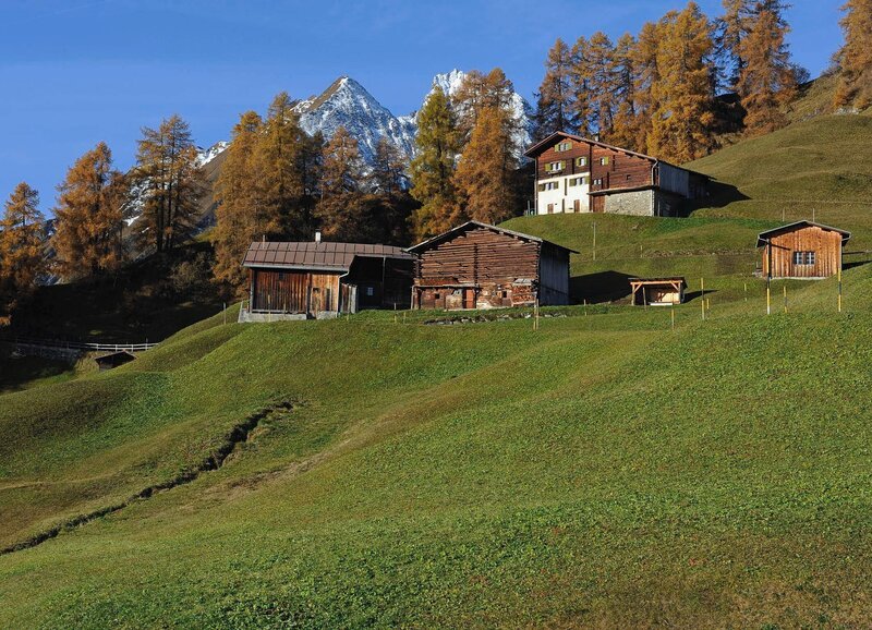 SF bi de Lüt Unser Dorf Folge 1 Dorfbild von Tenna GR – Bild: SRF/​Paolo Foschini