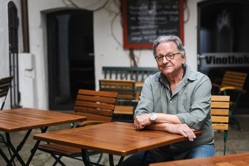 Günter Grünwald im ScharfrichterHaus in Passau. – Bild: Max Beck /​ BR