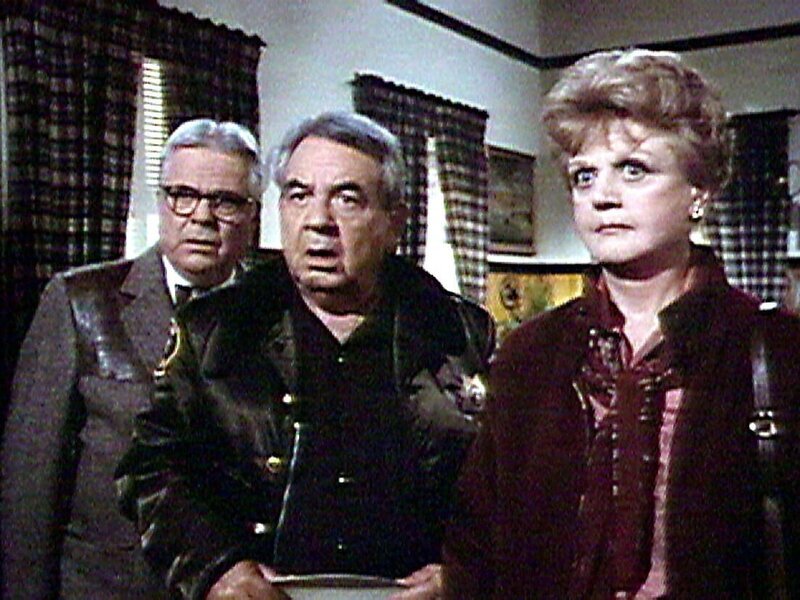 Dr. Seth Hazlett (William Windom, li.), Sheriff Mort Metzger (Ron Masak) und Jessica (Angela Lansbury) sind total verblüfft, als sie erfahren, mit wieviel Frauen der Stadt Deputy Martin ein Verhältnis hatte. – Bild: Super RTL