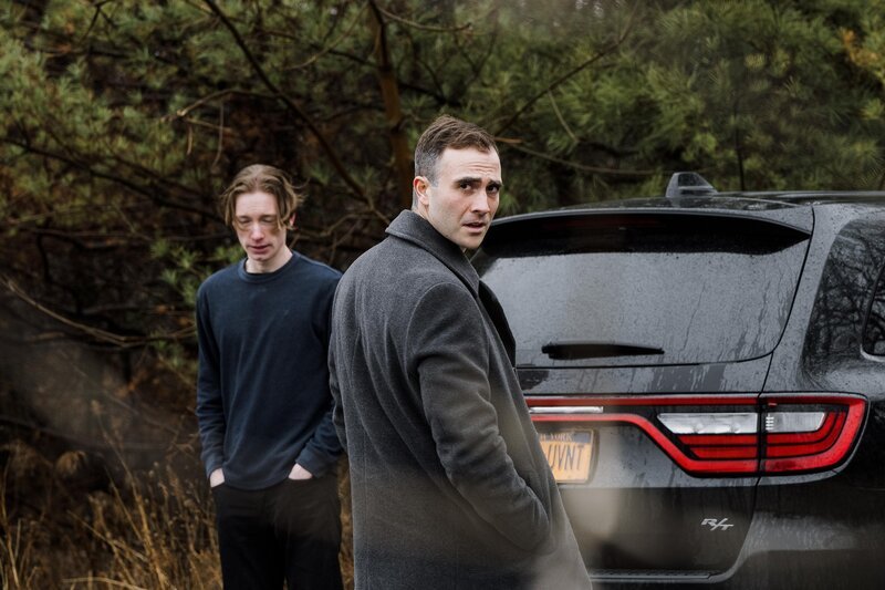 Nachgestellte Szene: Sergeant David Bolton (r.) und Colin Rideout  +++ – Bild: RTL /​ Arrow International Media /​ Saloon Media