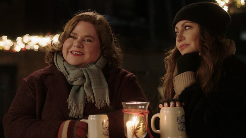 Frühling – Weihnachtsgrüsse aus dem Himmel Adventsstimmung trotz Liebeskummer: Nadine Wrietz als Leslie Wolff, Simone Thomalla als Katja Baumann – Bild: SRF/​ZDF/​Andreas Tams