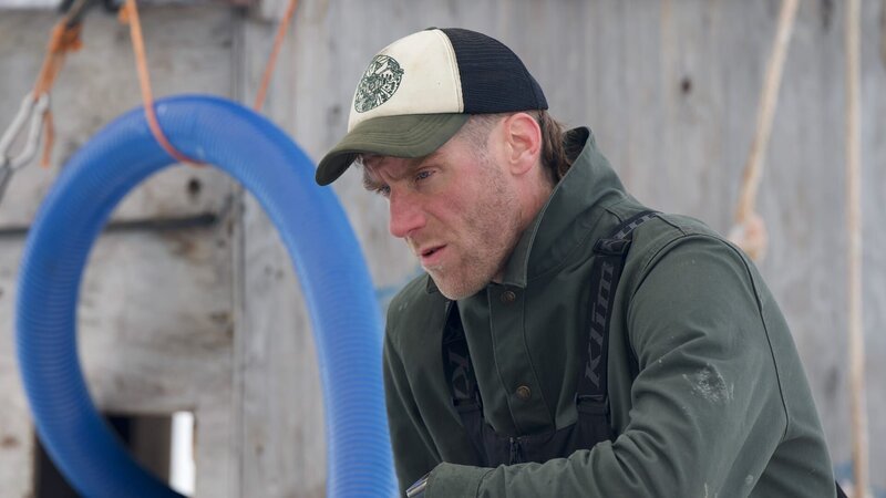 JF looking on Close Up – Bild: Warner Bros. Discovery, Inc. or its subsidiaries and affiliates. All rights reserved.