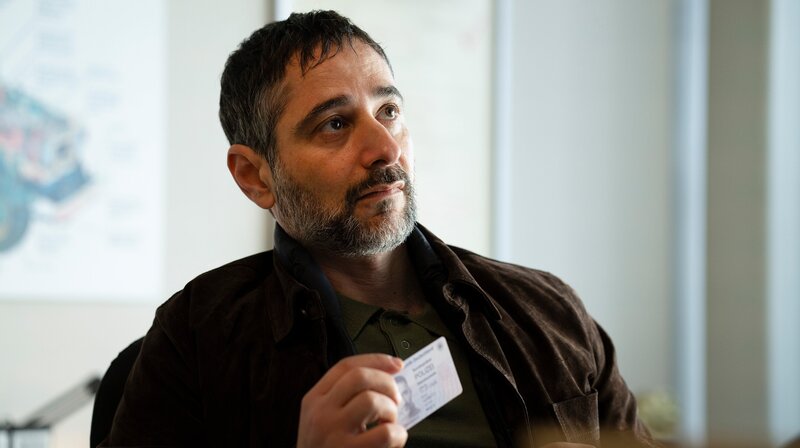 Der neue Kollege an Thorsten Falkes Seite ist Mario Schmitt (Denis Moschitto). – Bild: NDR/​Georges Pauly