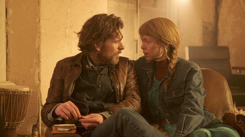 John Sweeney (Shaun Evans) und Delia Balmer (Anna Maxwell Martin) – Bild: AXN Black