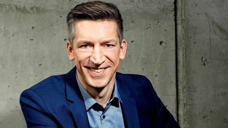 Moderator Steffen Hallaschka – Bild: RTL /​ Arne Weychardt