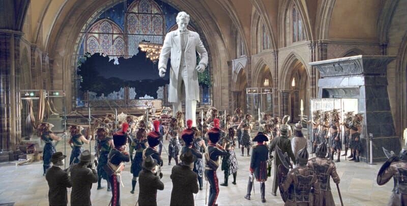 The massive statue of Abraham Lincoln comes to life – and to the rescue during the epic Battle of the Smithsonian. – Bild: RTL Nederland