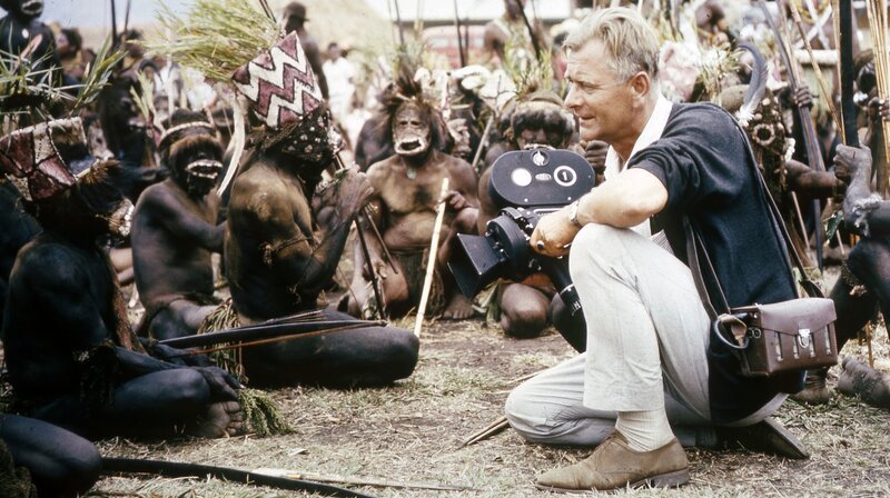 Heinz Sielmann in Neuguinea – Dreharbeiten bei einem rituellen Fest. Weitere Fotos erhalten Sie auf Anfrage. – Bild: NDR/​NDR Naturfilm/​Doclights GmbH