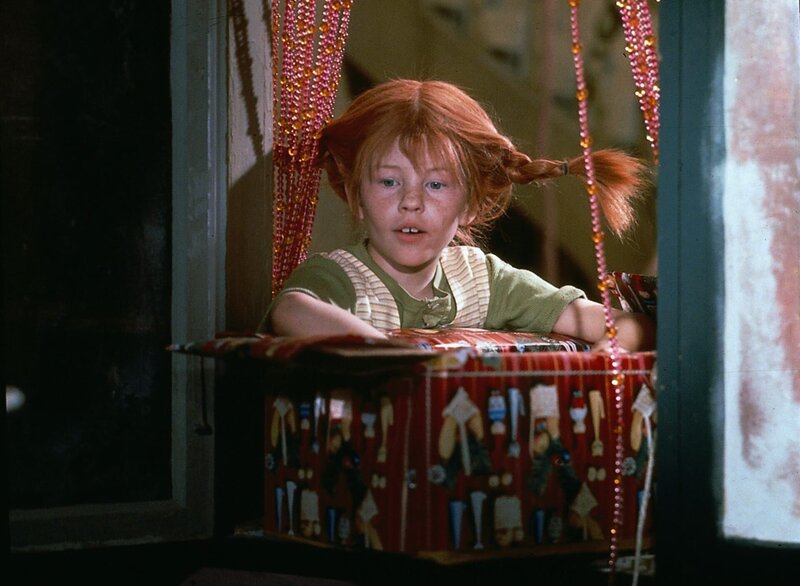 In der Weihnachtszeit wird Pippi (Inger Nilsson) ganz traurig und muss sehr viel an ihre verstorbene Mutter denken. – Bild: ZDF/​Taurus