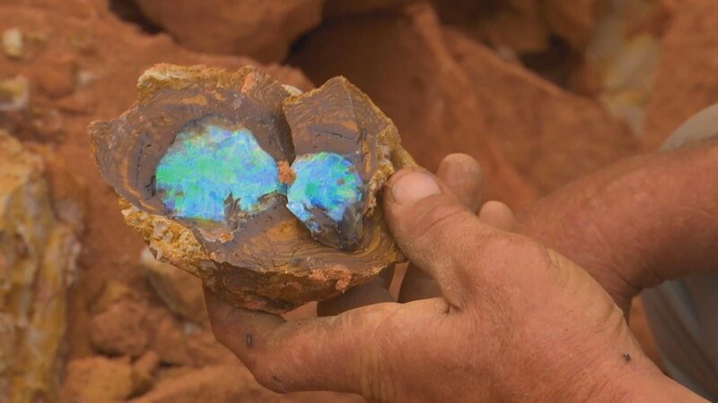 Rod Manning and Les Walsh have to work extremely carefully in their search for the precious jewels Down Under. – Bild: 2021 DISCOVERY DEUTSCHLAND