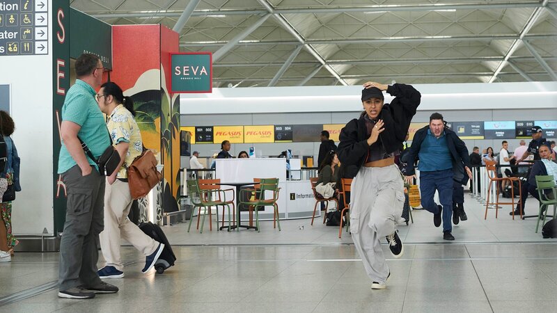 Déjà-vu – Rani (Rhianne Barreto) ist wieder auf der Flucht vor der Polizei. – Bild: ZDF und Big Talk