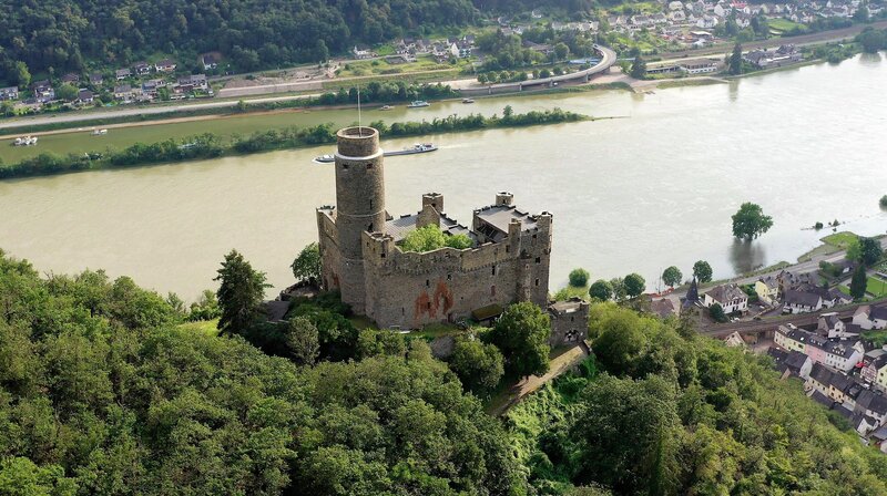 Tierische Burgherren – Bild: WDR/​Rolf J. Möltgen