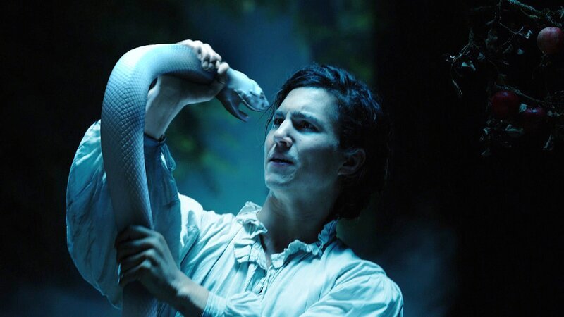 Endres (Tim Oliver Schultz) und die weiße Schlange schmieden gemeinsam einen Plan. – Bild: Hermann Dunzendorfer