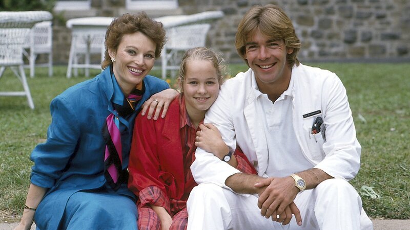 Dr. Katarina Gessner (Ilona Grübel, l.) Angie (Angelika Reißner, M.) und Dr. Udo Brinkmann (Sascha Hehn, r.). – Bild: ZDF und Thomas Waldhelm