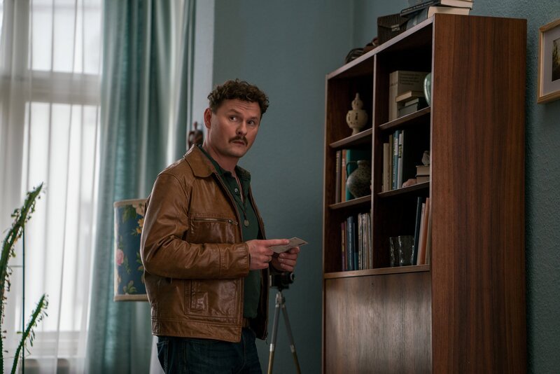 Heidi erzählt Christoph, das Antje den Hausbesitzer Rotte ausgelacht hat. – Bild: ZDF/​Oliver Vaccaro