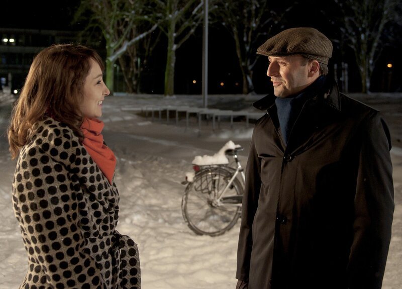 Levin (Janina Elkin, li.) und Berger (Robert Schupp, re.) haben sich für das gleiche Projekt beworben. – Bild: MDR/​Anke Neugebauer