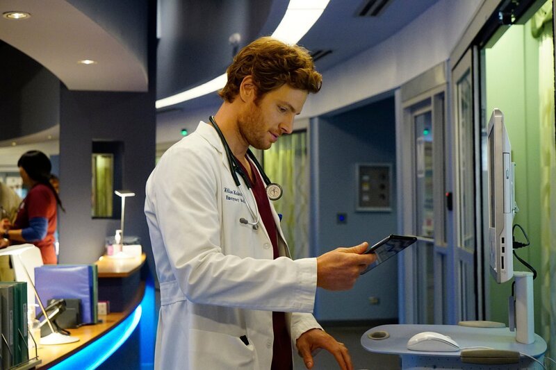 Chicago Med Staffel 3 Folge 6 Er bekommt einen guten Befund: Nick Gehlfuss als Dr. Will Halstead – Bild: SRF/​NBC Universl