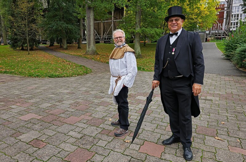 Eugen Klöckner (l.) und Bernd Weisbecker (r.) in Bad Orb. – Bild: SWR/​Thomas Keck