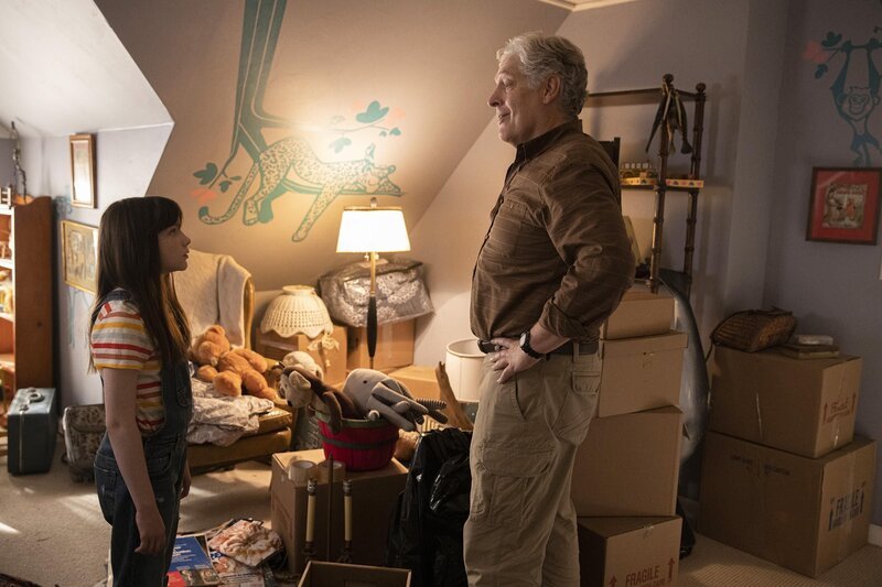 Piper (Alexa Swinton, l.);  Ed (Clancy Brown, r.) – Bild: ABC Studios /​ Eric Liebowitz