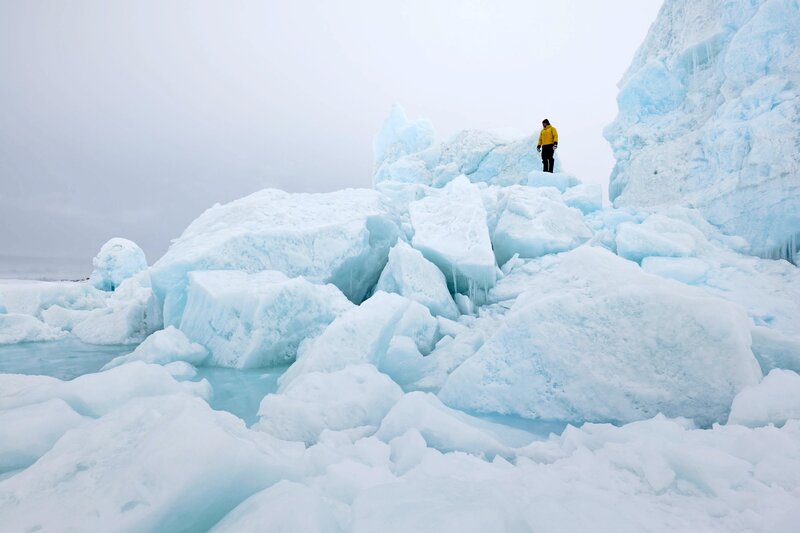 Sebastian Ströbel zeigt uns die zerbrechliche Arktis. – Bild: ZDF und FLORIAN EPPLE