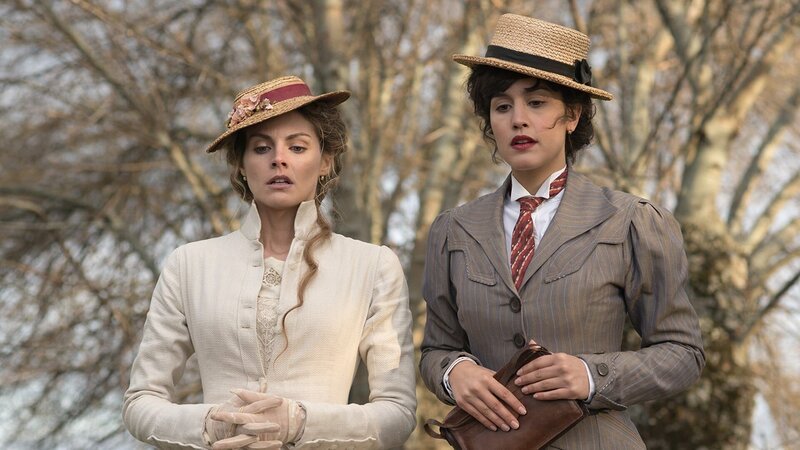 l-r: Alicia Alarcón (Amaia Salamanca), Maite (Megan Montaner) – Bild: AXN White