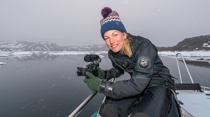 NORDDEUTSCHER RUNDFUNK: „Geister der Arktis – Eishaie“ – Unterwasserkamerafrau und Tierfilmerin Christina Karliczek ist in Grönland auf der Spur der faszinierenden Eishaie. – Bild: NDR/​DOCLIGHTS GMBH/​BLACK CORAL FILMS AB/​Uli Kunz