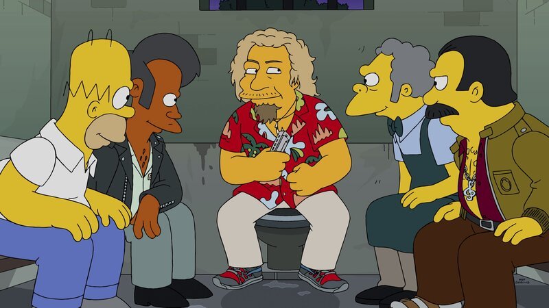 Bei einem Auftritt Apus (2.v.l.) und der Band Sunrazer geht etwas gehörig schief, was Homer (l.) und Moe (2.v.r.) in Schwierigkeiten bringt … – Bild: 2014 Twentieth Century Fox Film Corporation