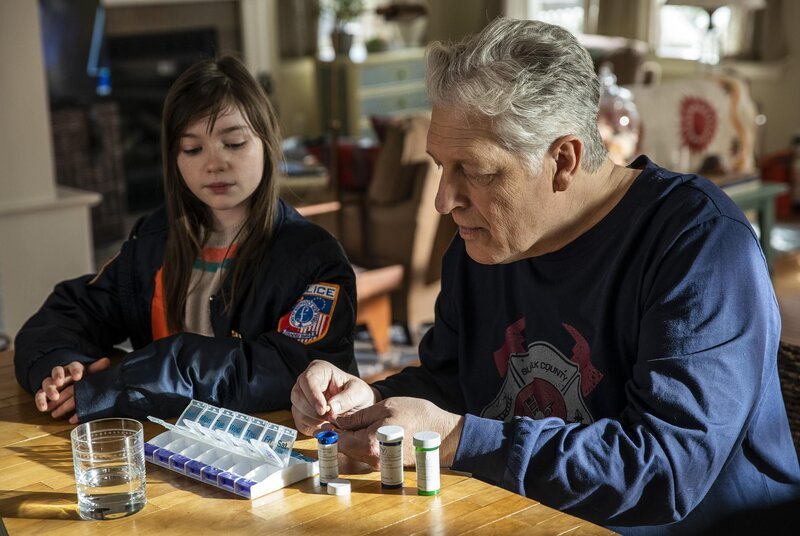 L-R: Piper (Alexa Swinton) and Ed (Clancy Brown) – Bild: ABC Studios