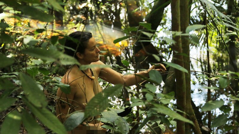 Ky walking by the water – Bild: Discovery Communications, LLC