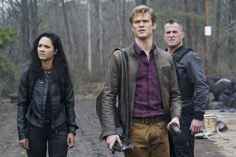 (v.l.n.r.) Riley Davis (Tristin Mays); Angus MacGyver (Lucas Till); Jack Dalton (George Eads) – Bild: Annette Brown/​CBS