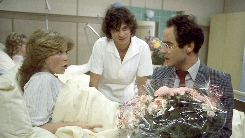 Stefan (Volker Eckstein, r.) kann nicht begreifen, dass Franziska (Marion Kracht, l.) seiner Werbung nicht nachgibt. Pfleger Mischa (Jochen Schroeder, M.) versucht zu vermitteln. – Bild: ZDF und Thomas Waldhelm