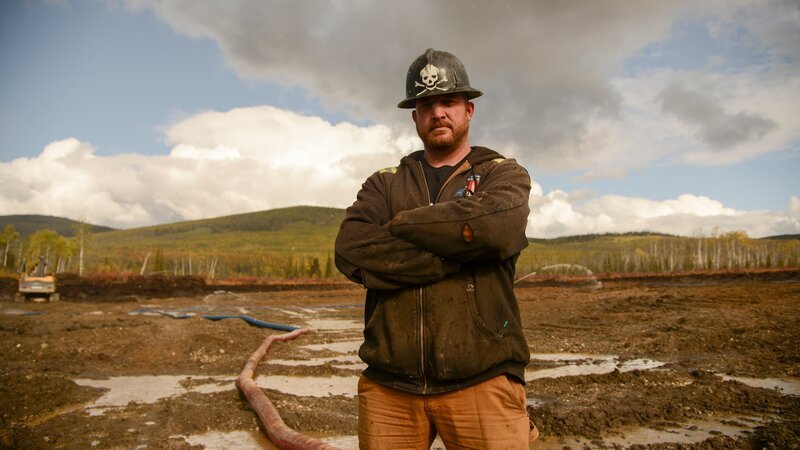 Rick Ness profile with hose trail in background. – Bild: Discovery Communications