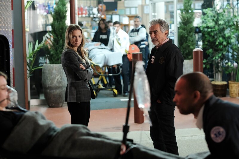 L-R: Jennifer „J.J.“ Jareau (A.J. Cook), Special Agent David Rossi (Joe Mantegna) – Bild: 13th Street /​ 2018 ABC Studios/​Eddy Chen/​Eddy Chen