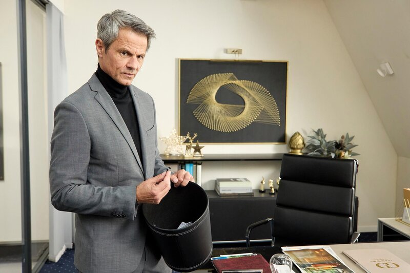 Die Freude, endlich etwas gegen Patrizia in der Hand zu haben, befeuert Benedikts (Jens Hajek) Rachegelüste. – Bild: RTL /​ Kai Schulz /​ Nachhaltige Rache