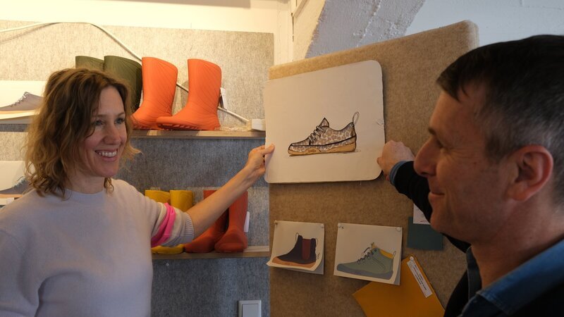 Die Unternehmerin Anna Yona entwirft Barfußschuhe und will dabei konsequent nachhaltig wirtschaften. – Bild: ZDF und Viktoria Timkanicova