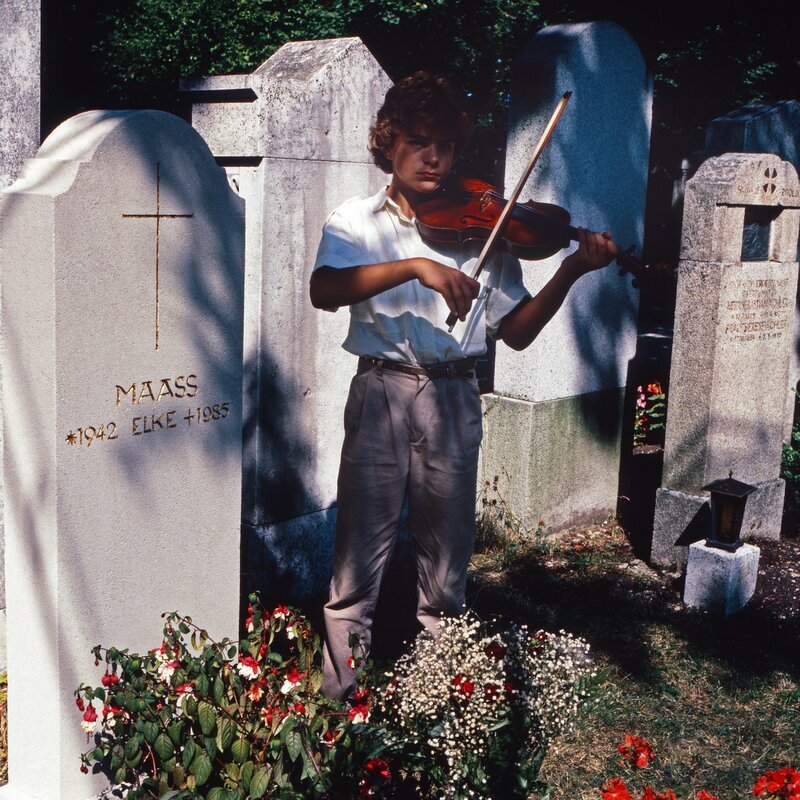 Oliver (Josef Gröbmayr) erkennt, dass die Situation, die er geschaffen hat, außer Kontrolle gerät. Jetzt muss er eine schwere Entscheidung treffen, um weiteres Unheil zu verhindern. – Bild: United Archives /​ ZDF