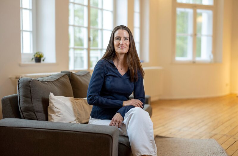 Anne Steiskal leidet unter Angst in verschlossenen Räumen. – Bild: HR/​Timeline