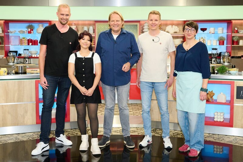 Von links Kandidaten: Björn Wendt, Teresa Kippelt, Moderator Björn Freitag, Kandidaten Nico Roszykiewicz und Julika Hudson – Bild: ZDF und Gunnar Nicolaus