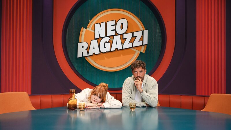 Sophie Passmann und Tommi Schmitt in ihrer ZDFneo-Sendung „Neo Ragazzi“ – Bild: ben knabe