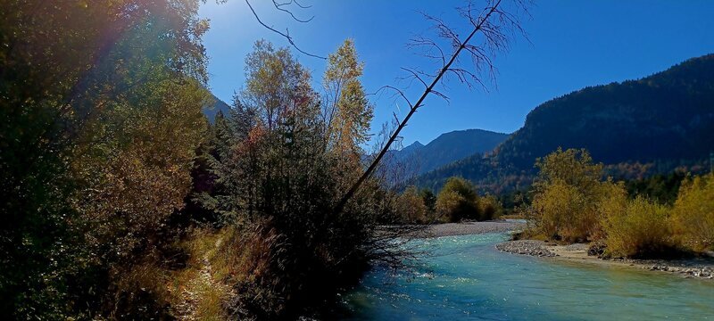 Der Lauf der oberen Isar. – Bild: Monika Petrick /​ BR