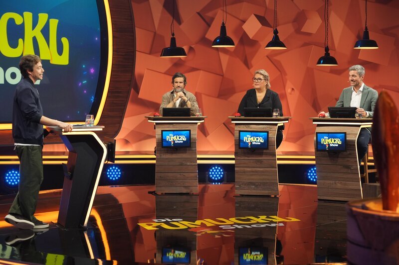 V.l.: Moderator Tobi Krell, Tom Beck, Ilka Bessin, Ingo Zamperoni – Bild: RTL /​ Guido Engels