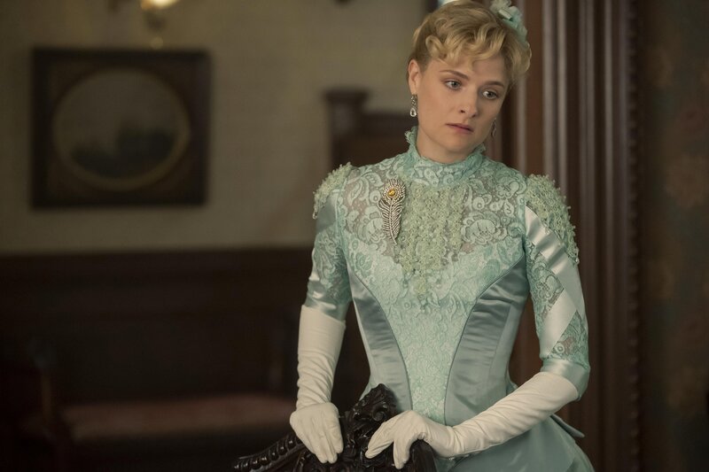 Louisa Jacobson als Marian Brook – Bild: Warner