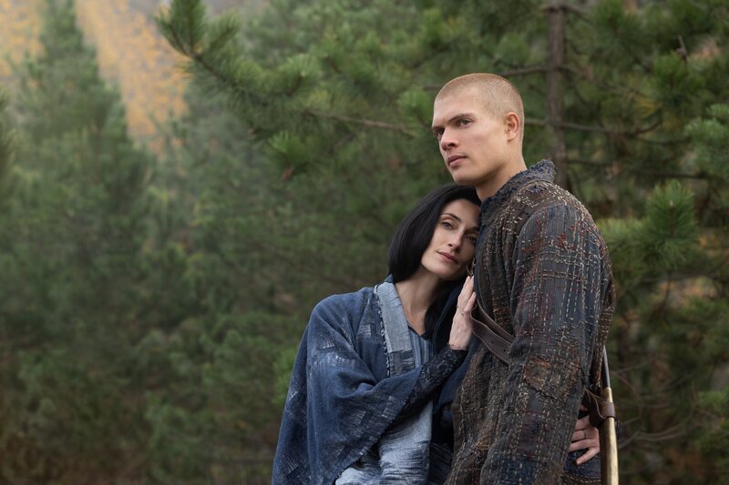 Selene (Natasha O’Keeffe), Rand al’Thor (Josha Stradowski) – Bild: Amazon Content Services LLC and Sony Pictures Television Inc.