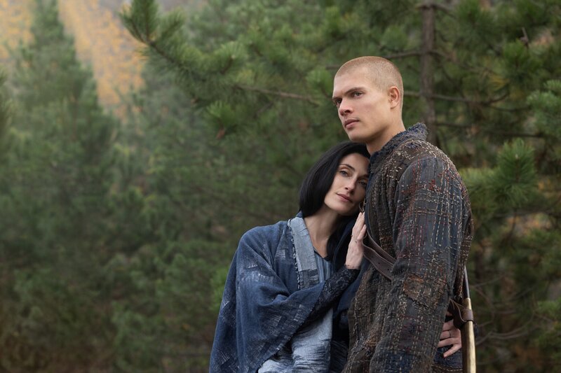Selene (Natasha O’Keeffe), Rand al’Thor (Josha Stradowski) – Bild: Amazon Content Services LLC and Sony Pictures Television Inc.