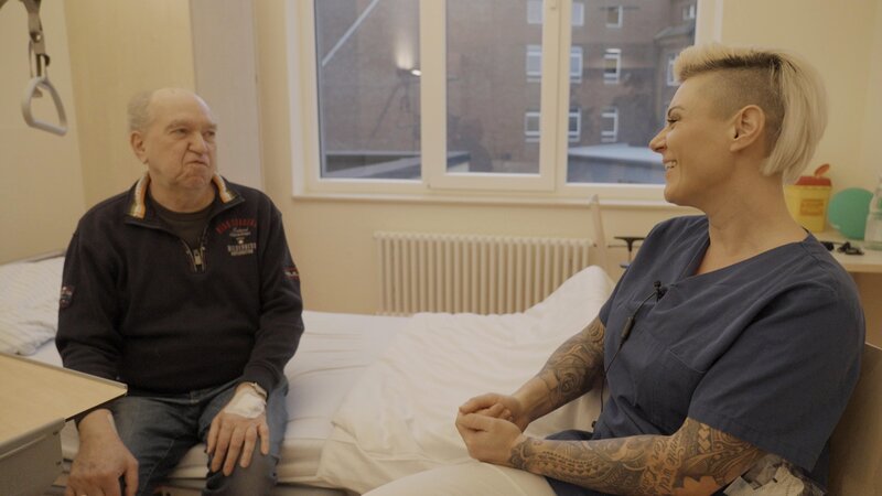 Patient Detlev und Doc Caro – Bild: RTL