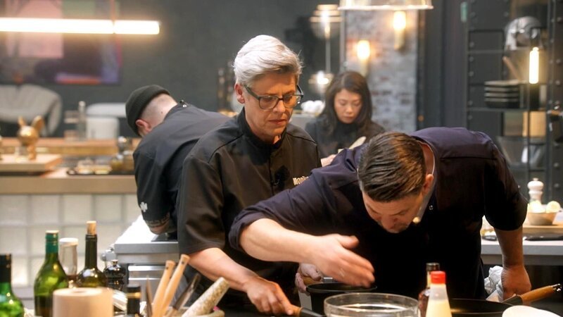 Monika, Tim Mälzer – Bild: RTL /​ Folge 01_003