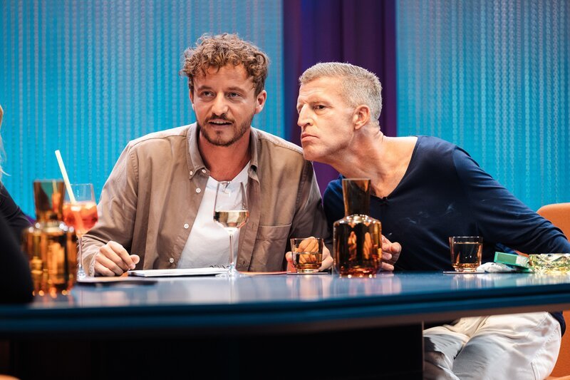 Tommi Schmitt (l.) und Benjamin von Stuckrad-Barre (r.) in der ZDFneo-Sendung „Neo Ragazzi“ – Bild: ZDF und ben knabe.