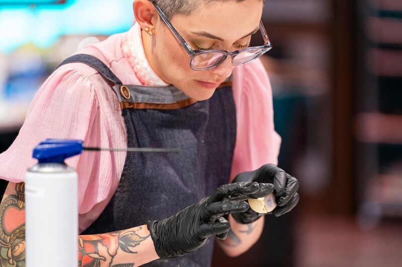 Mitzi Reyes – Bild: Warner Bros. Discovery, Inc. or its subsidiaries and affiliates. /​ Anders Krusberg